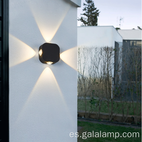 Escaleras, apliques modernos con iluminación LED.